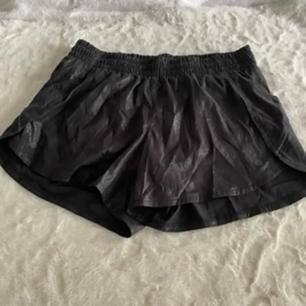 new Athleta Lined black Athletic Shorts size medium M